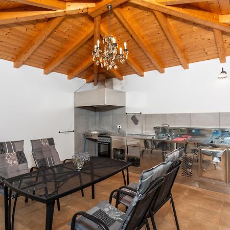 Villa Buroli With Pool, Sauna And Jacuzzi Exterior foto