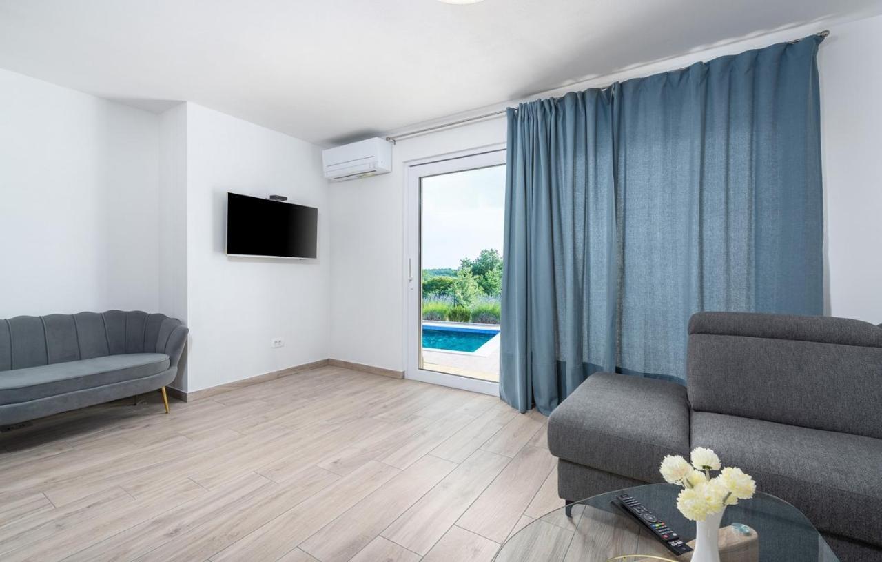 Villa Buroli With Pool, Sauna And Jacuzzi Exterior foto