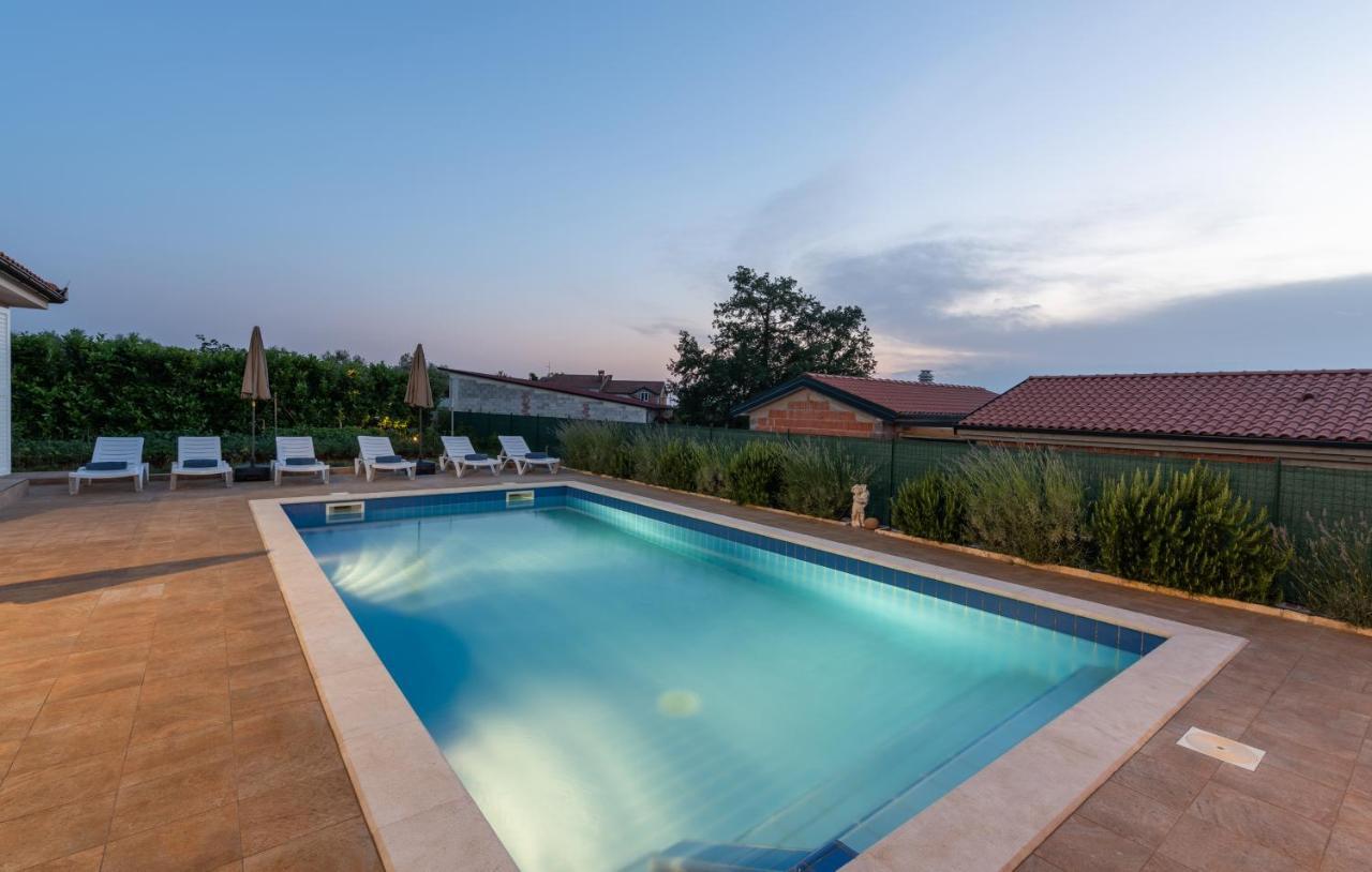 Villa Buroli With Pool, Sauna And Jacuzzi Exterior foto
