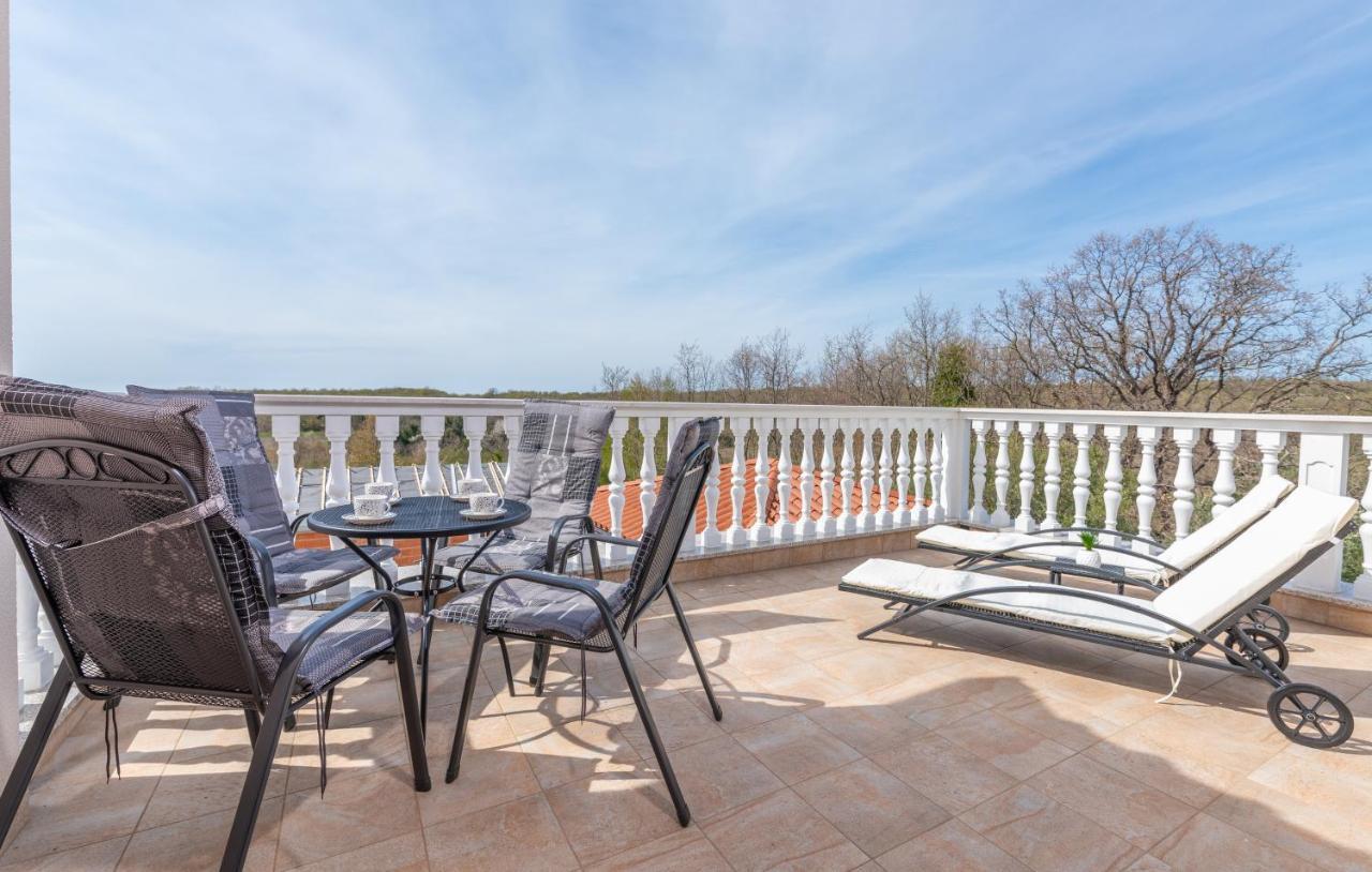 Villa Buroli With Pool, Sauna And Jacuzzi Exterior foto