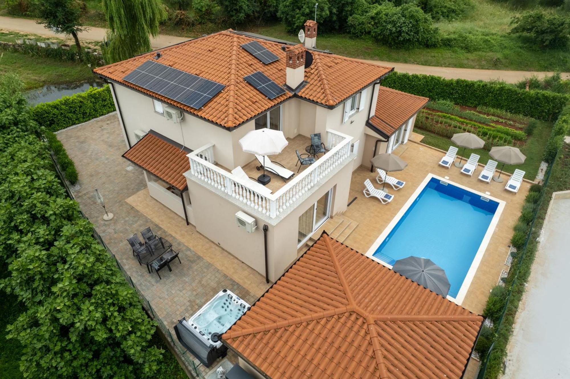 Villa Buroli With Pool, Sauna And Jacuzzi Exterior foto