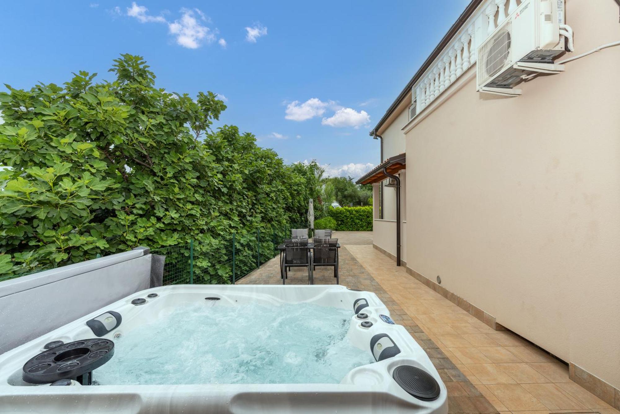 Villa Buroli With Pool, Sauna And Jacuzzi Exterior foto