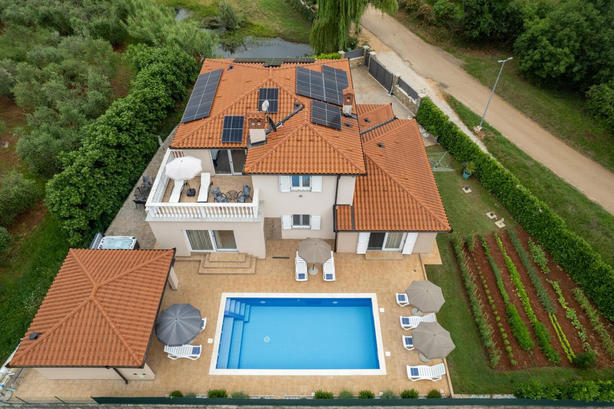 Villa Buroli With Pool, Sauna And Jacuzzi Exterior foto